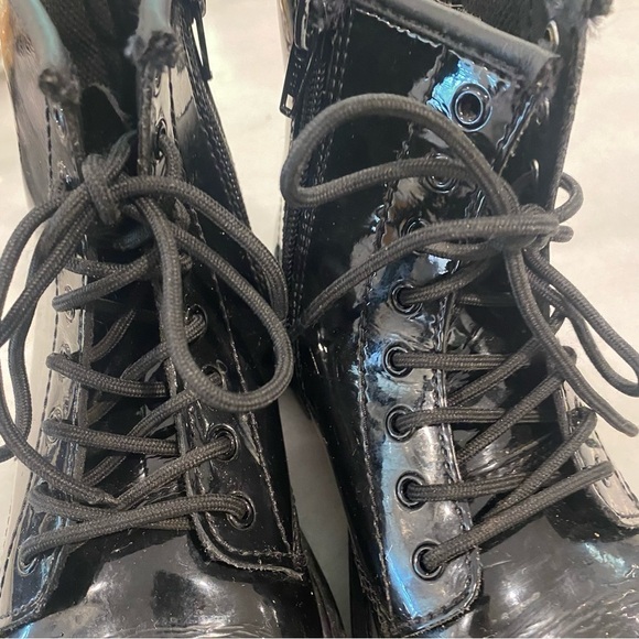 Dr. Martens Black Kids Boots - Picture 6 of 10